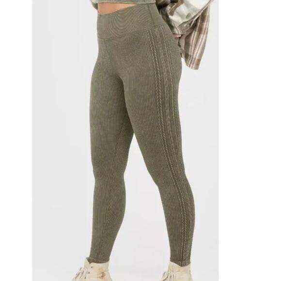 OFFLINE By Aerie Seamless Cable High Waisted Legging Olive Green - Picture 1 of 7